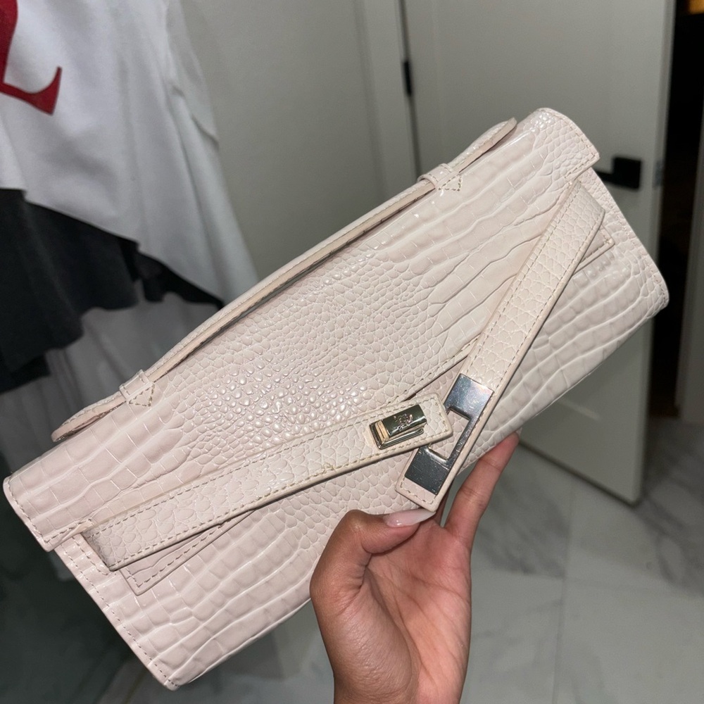 Chic Cream Crocodile-Embossed Wristlet